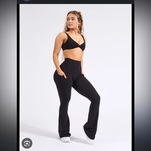 Buffbunny Contour pocket flare legging